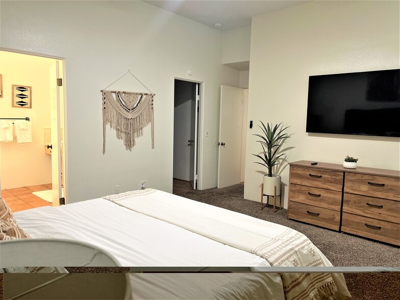 Building Photo - 53170 Avenida Diaz