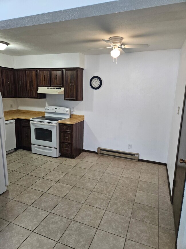 Building Photo - Woodridge Apartments- 1003