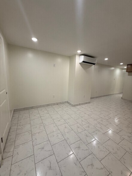 Building Photo - 1110 S 54th St