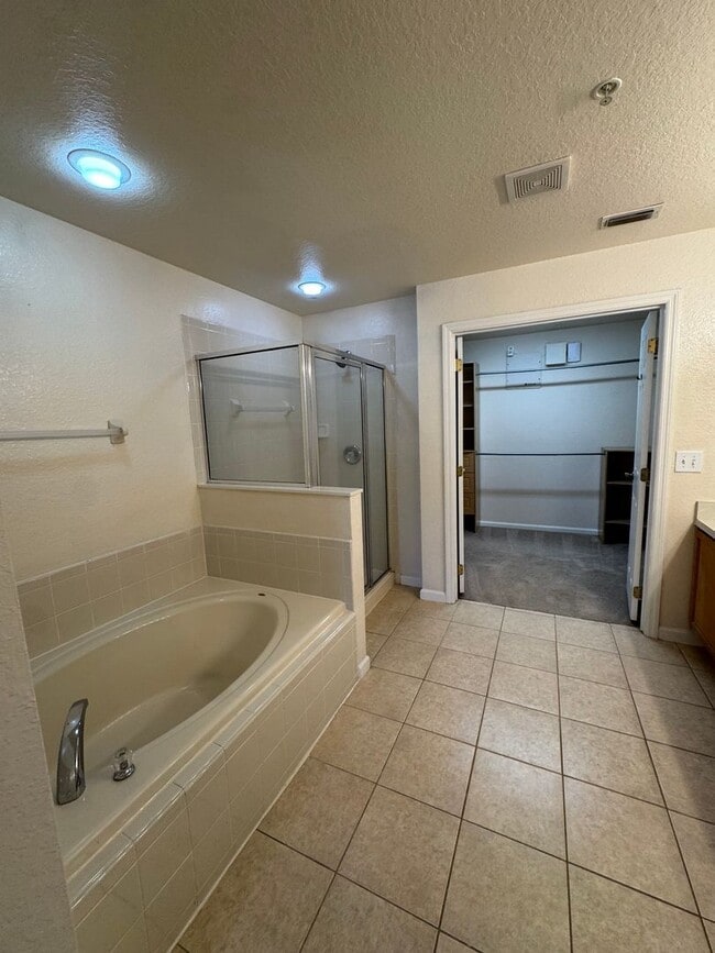 Building Photo - BEAUTIFUL 3 BEDFROOM, ,2.5 BATHROOMS TOWNHOME IN AVALON LAKES