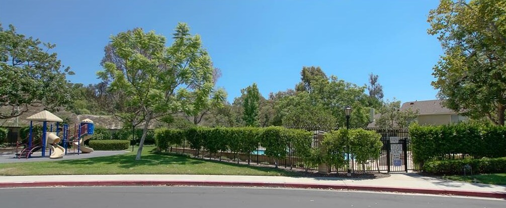 Building Photo - 26222 Fern Glen