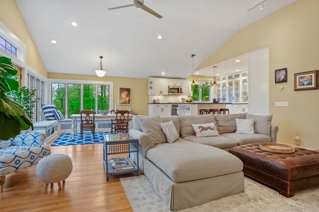 Building Photo - 4 Valley Trail