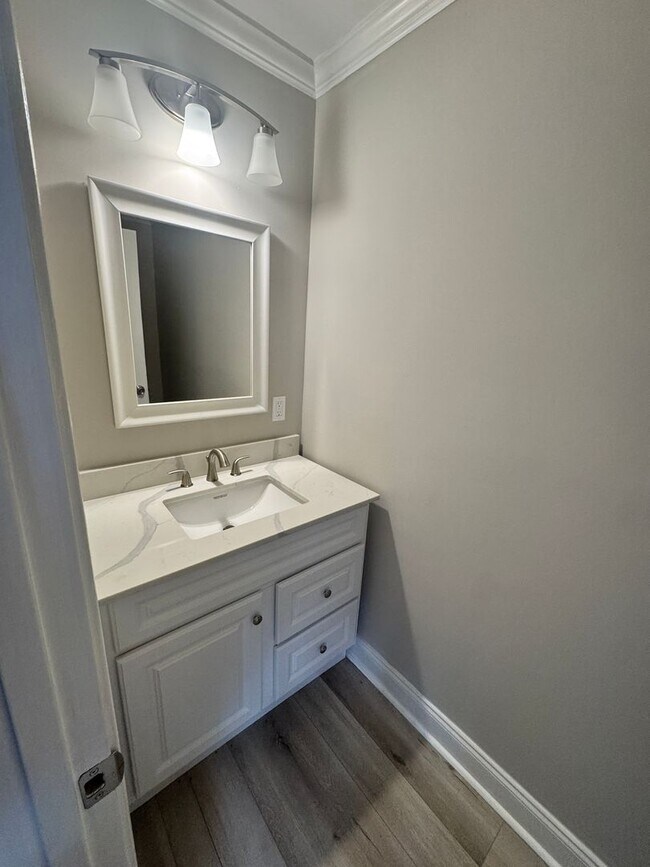 Building Photo - 4 bedroom 2.5 bath with large yard and in ground pool