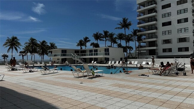 Building Photo - 5445 Collins Ave