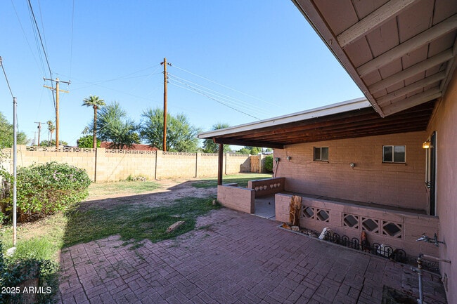 Building Photo - 2324 West Myrtle Ave