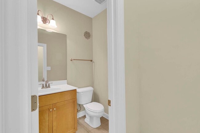 Building Photo - 112 Peyton Randolph Dr