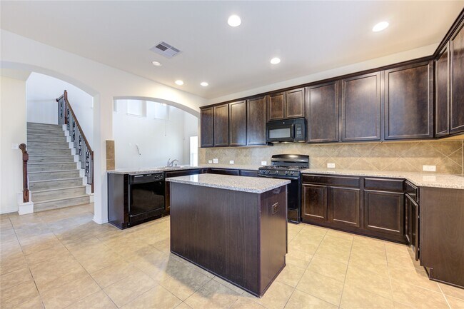 Building Photo - 16 Rose Desert Ct