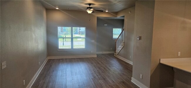 Building Photo - 310 W Kinniburgh Dr