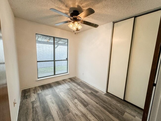 Building Photo - 109 Waterford Dr