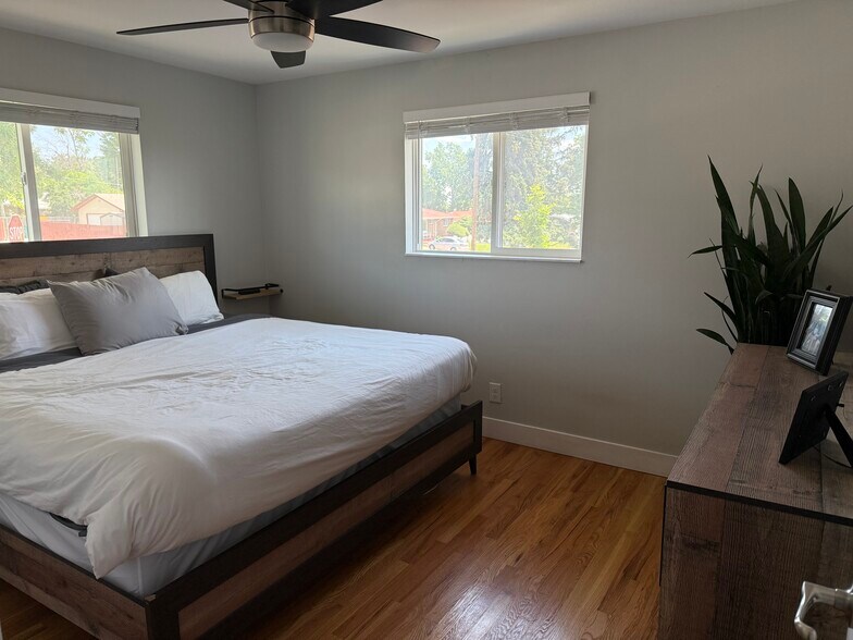 Primare bedroom (upstairs) - 7101 Clay St