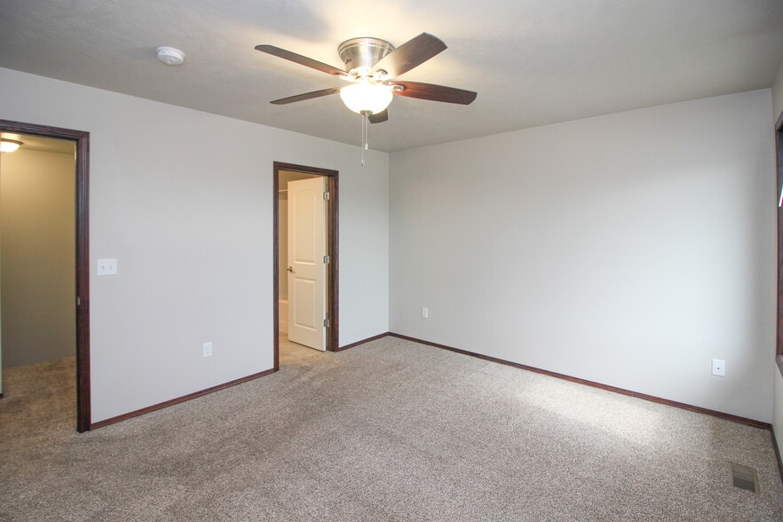 Building Photo - 1005 Tanner Ct