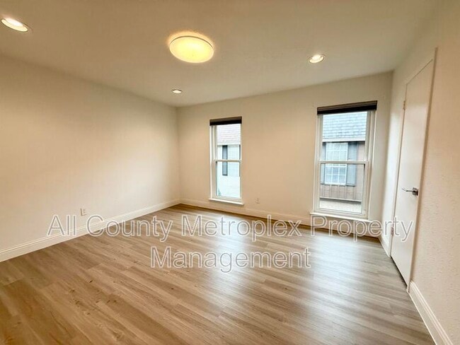 Building Photo - 2727 Shelby Ave