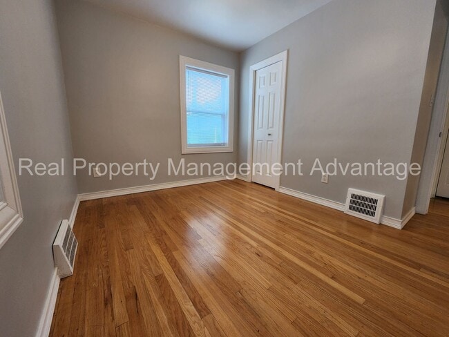 Building Photo - Ferndale Artistry with 2 Full Baths - Short Walk to Downtown Ferndale!