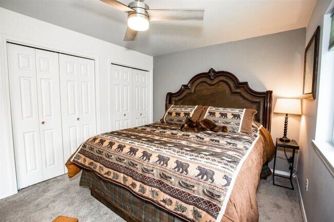 Building Photo - 2 bedroom Townhome close to Whitefish Lake Golf Course