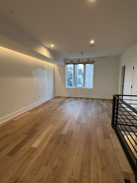 Living Room - 1428 Meridian Pl NW