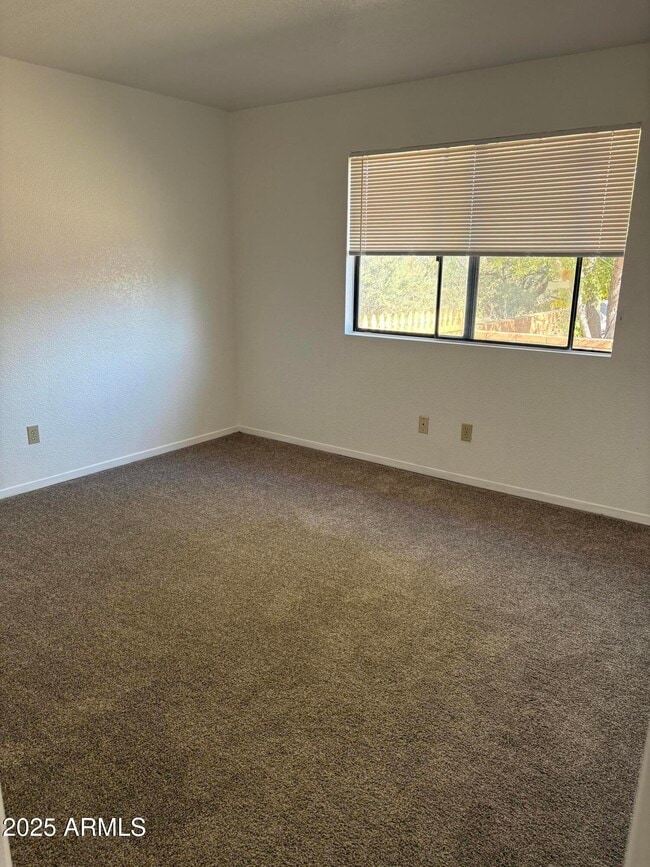 Building Photo - 470 E Date St