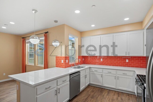 Building Photo - 1210 Coyote Creek Way