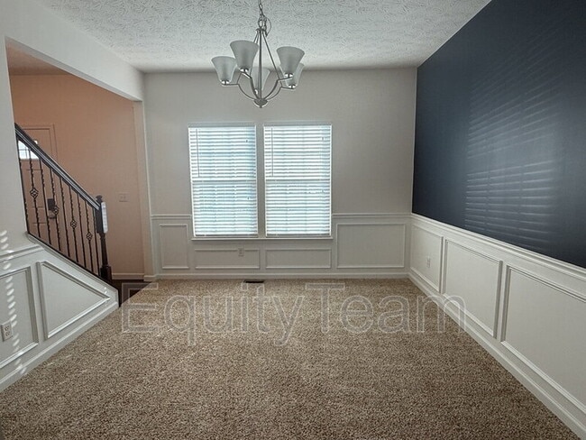 Building Photo - 5686 E Senour Dr