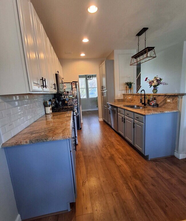 Building Photo - Beautiful Aurora Home - 4 Bedroom, 3 Bathrooms in Excellent Condition!