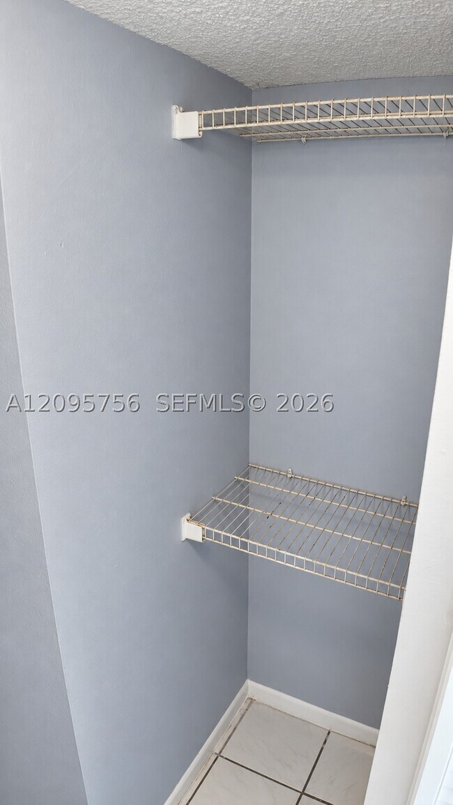Building Photo - 5290 W 21st Ct