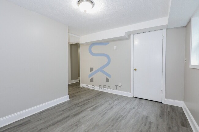 Building Photo - 1123 Graymont Dr SW