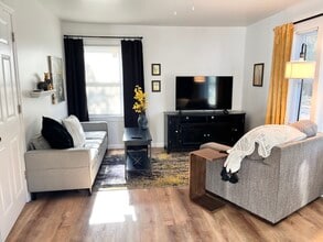 Building Photo - Rocky Court