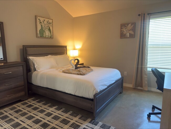 Building Photo - 1204 N 8th St