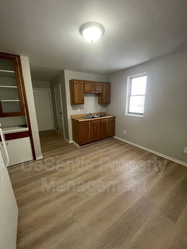 Building Photo - 1000 Duss Ave