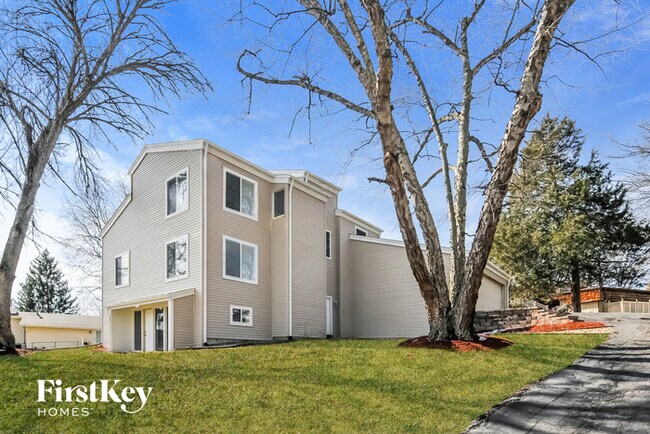 Building Photo - 11 St Valery Ct