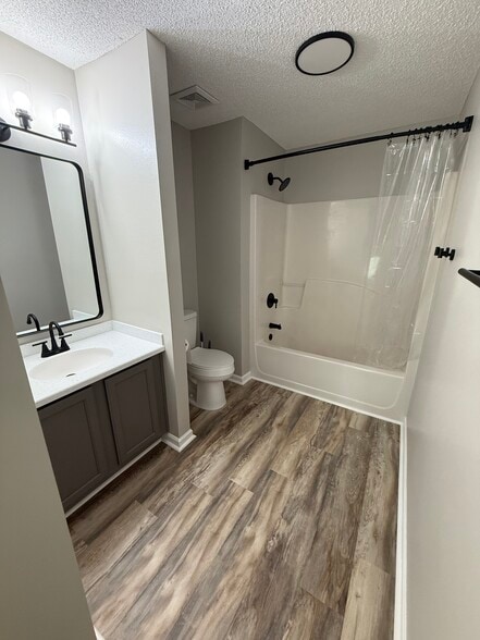 Master - Bedroom 3 Bathroom - 272 Swaying Pine Ct