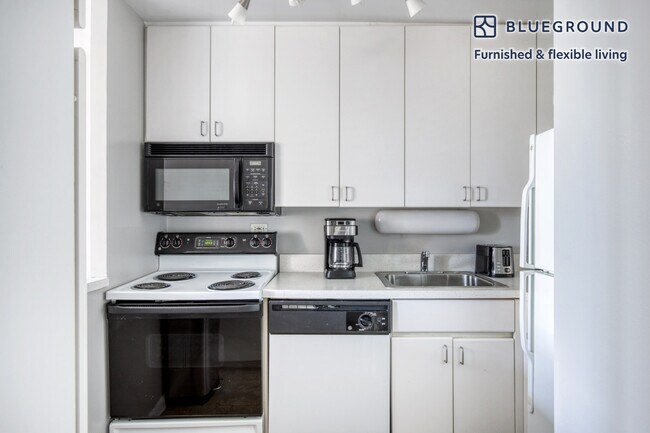 Building Photo - 3450 N Lake Shore Dr.