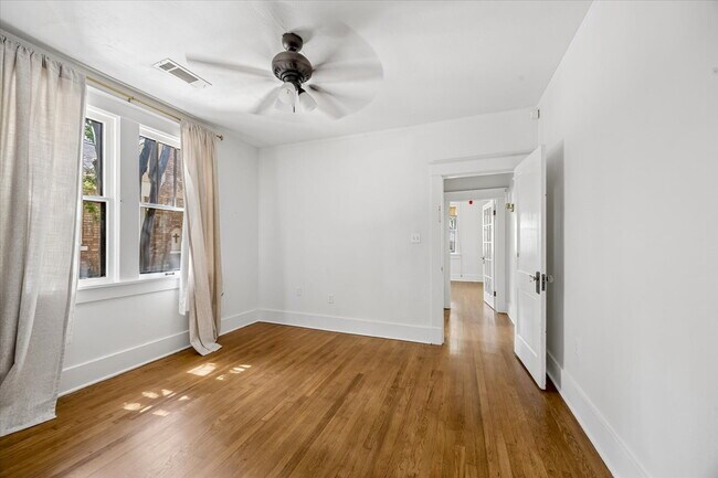 Building Photo - 3/2 fully updated with appliances included!