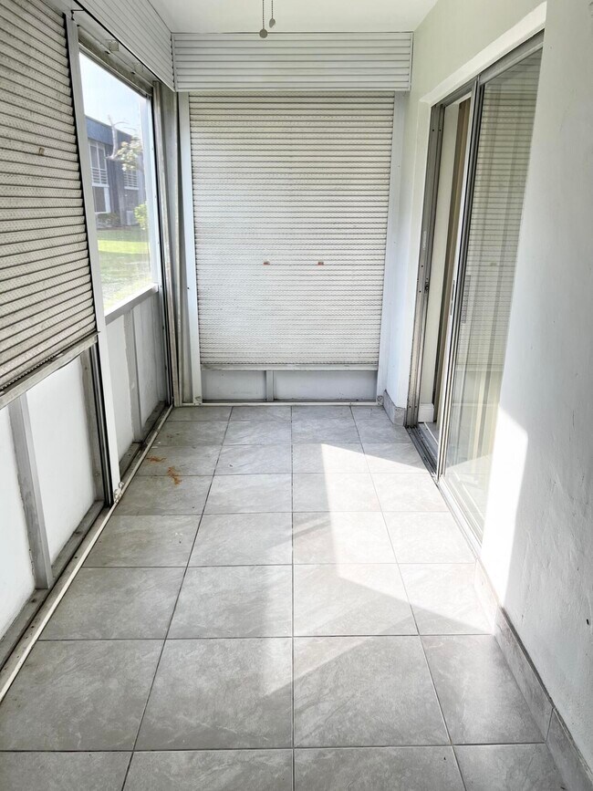 Building Photo - 150 Burgandy Way