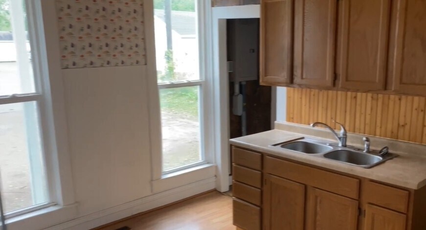 Building Photo - 412 1st Ave