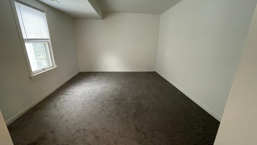 Family room - 1522 Fremont Ave N