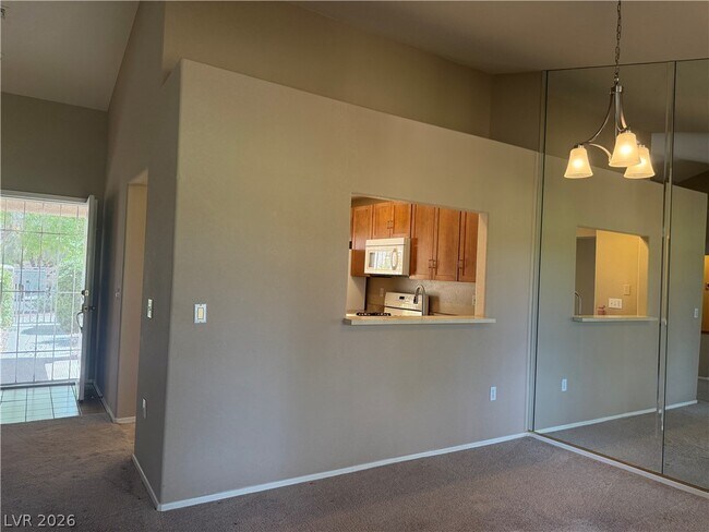 Building Photo - 2425 Showcase Dr