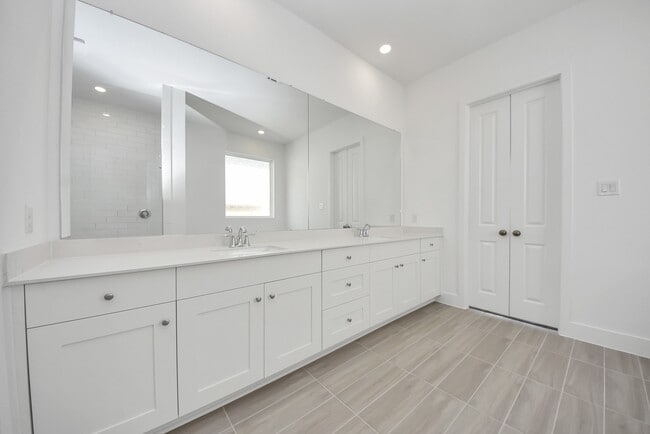 Building Photo - 31046 Vintage Crk Ln