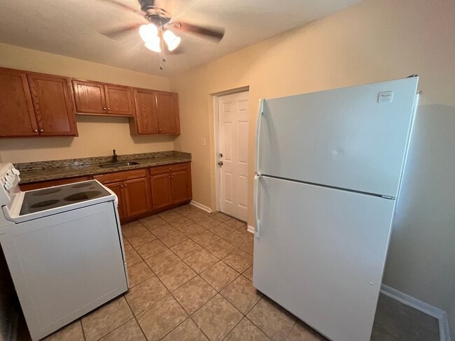 Building Photo - Balsamo Trust 182