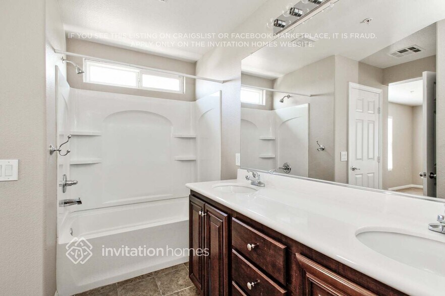 Building Photo - 686 Point Bluff St