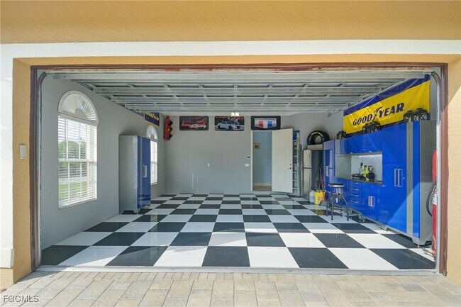 Building Photo - 1512 Oak Ave