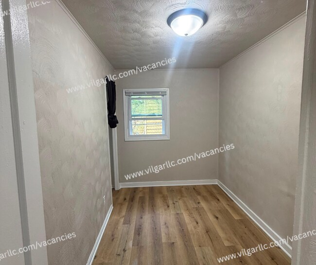 Building Photo - 260 Van Buren St