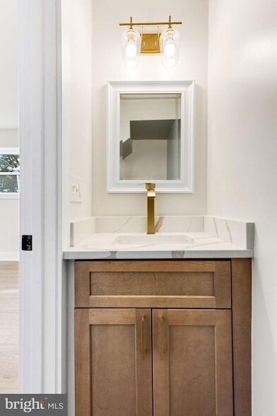 Building Photo - 113 Clifford Ave