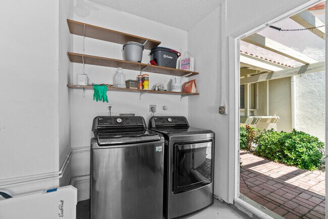 Building Photo - 21701 Altamira Ave