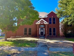 Building Photo - 2301 Mapleleaf Ln