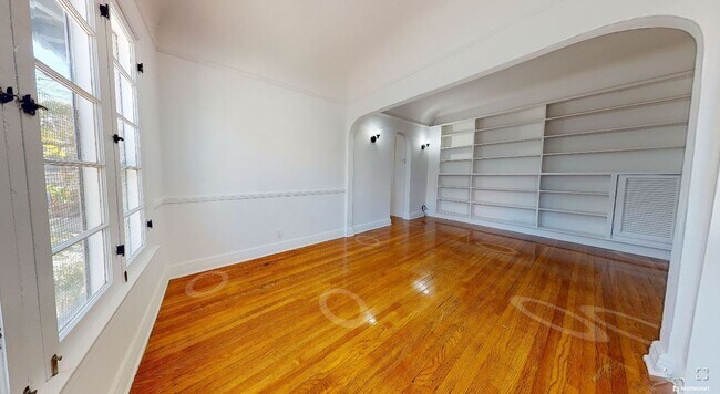 Interior Photo - 1002-1012 1/2 N. Sweetzer Ave.