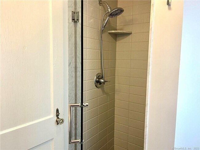 Building Photo - 43 Neck Rd