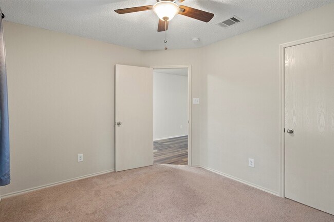 Building Photo - 536 Del Mar Dr