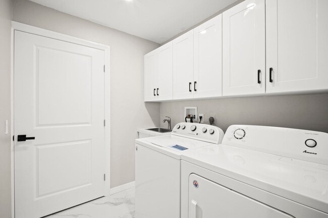 Building Photo - POOL HOME - 4 Bed / 3 Bath Annual Rental