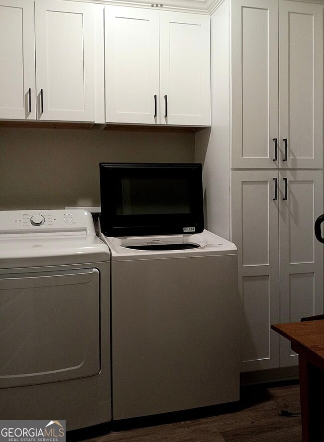 Building Photo - 409 N Main St