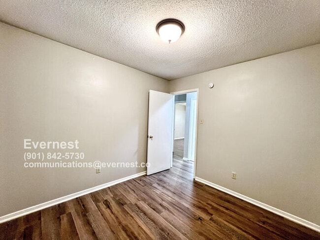 Building Photo - 6375 Greenbriar Dr